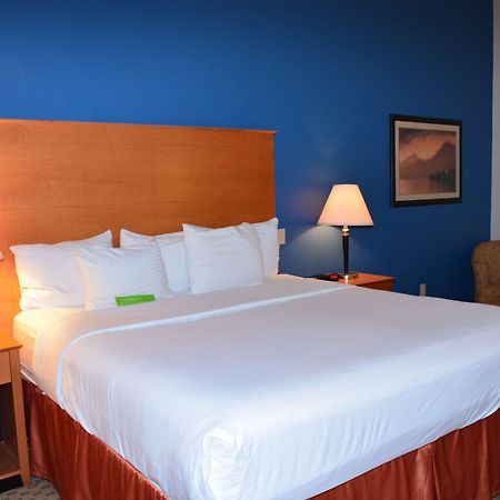 Baymont Inn & Suites Brenham Exteriör bild