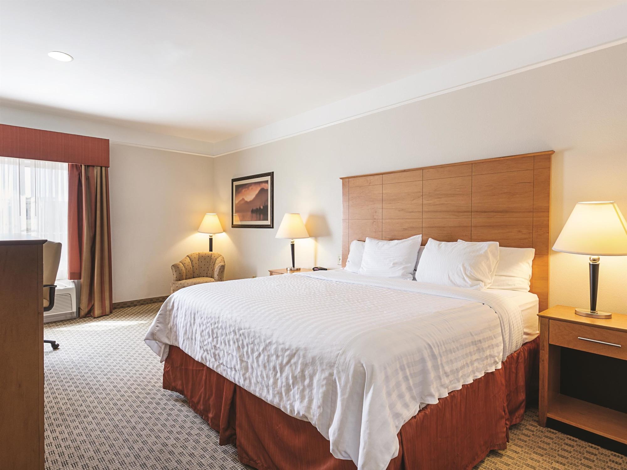 Baymont Inn & Suites Brenham Exteriör bild