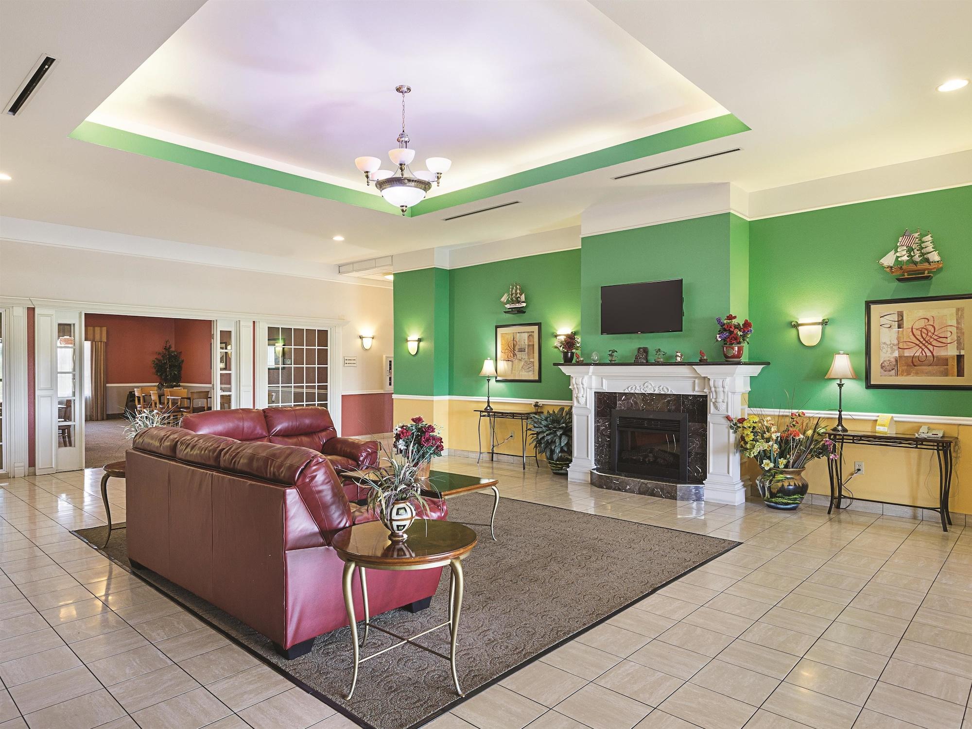 Baymont Inn & Suites Brenham Exteriör bild