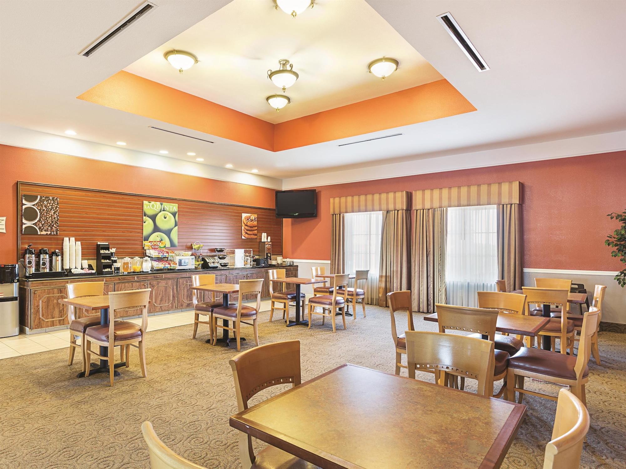 Baymont Inn & Suites Brenham Exteriör bild