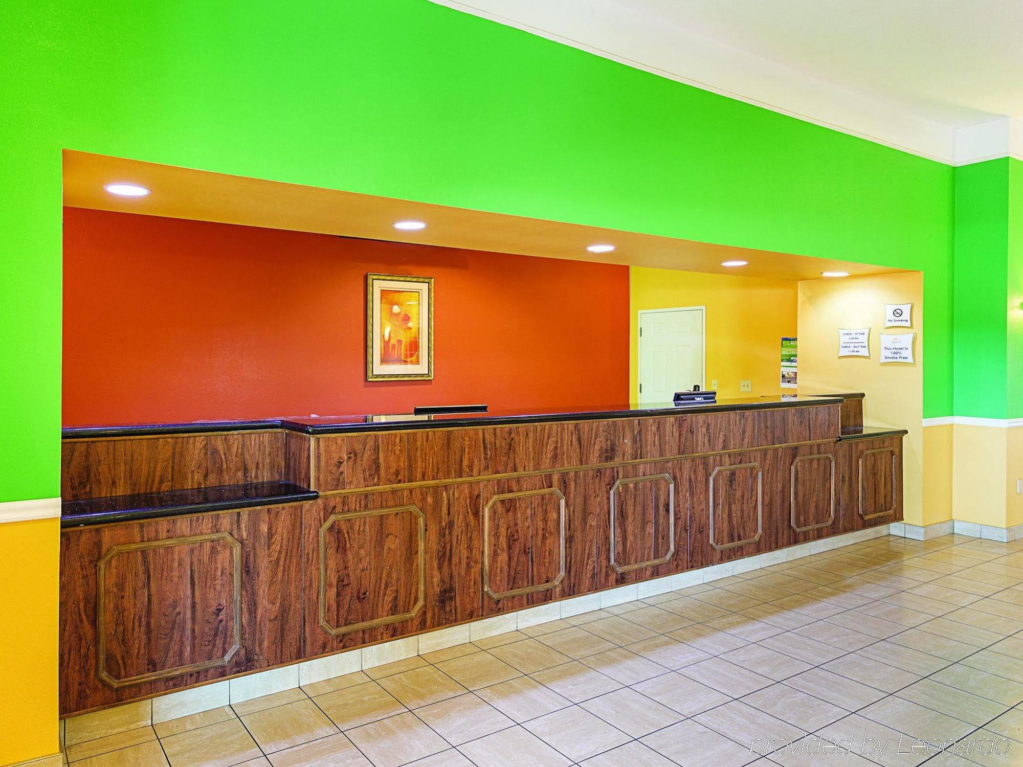 Baymont Inn & Suites Brenham Exteriör bild
