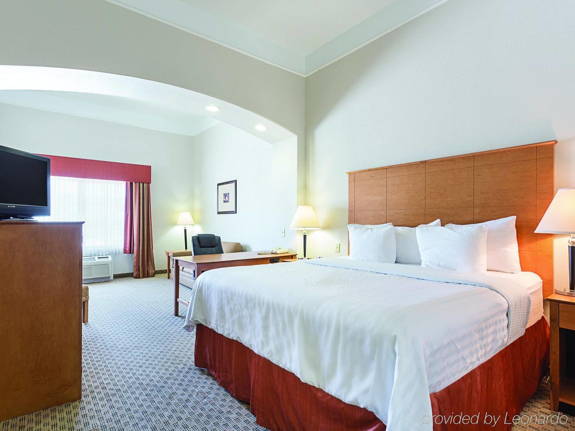Baymont Inn & Suites Brenham Exteriör bild