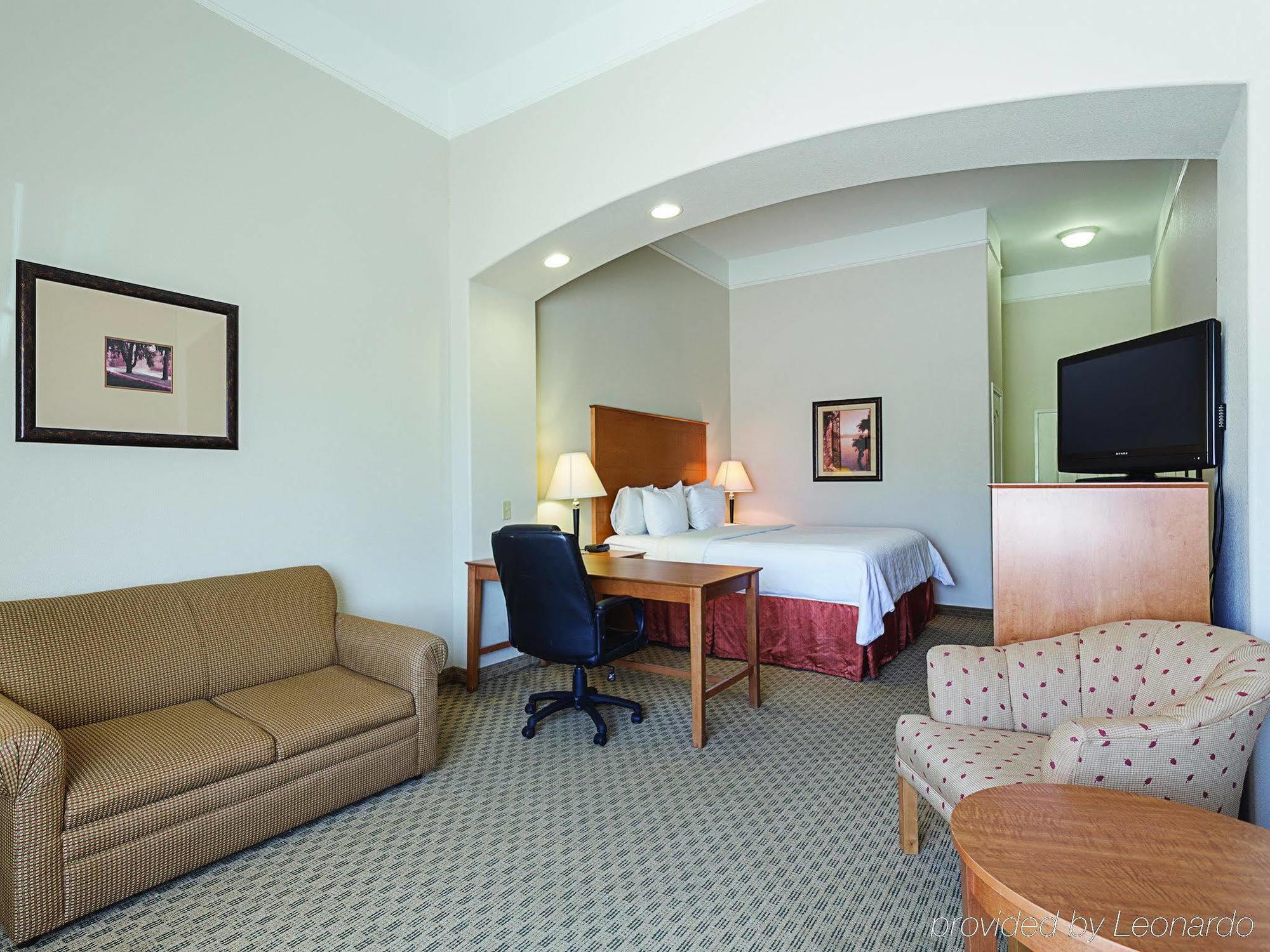 Baymont Inn & Suites Brenham Exteriör bild
