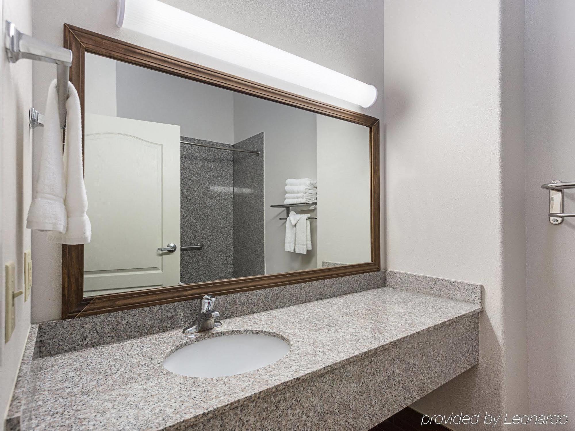 Baymont Inn & Suites Brenham Exteriör bild
