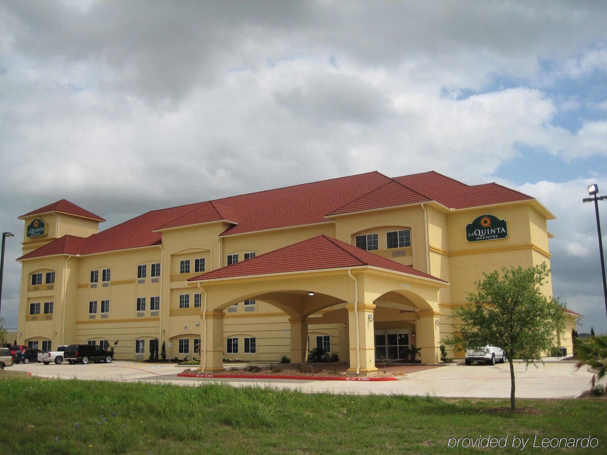 Baymont Inn & Suites Brenham Exteriör bild