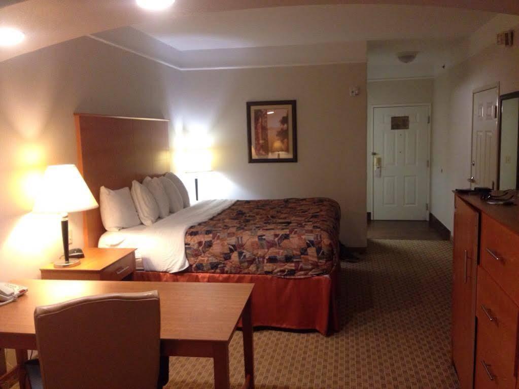 Baymont Inn & Suites Brenham Exteriör bild