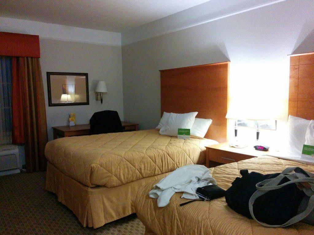 Baymont Inn & Suites Brenham Exteriör bild